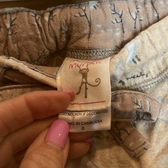 Munki Munki Tan and White Pajama Set with Polar Bear Print preowned SZ Small - Picture 3 of 9